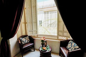 Chambre Écriture | In-room safe, free WiFi