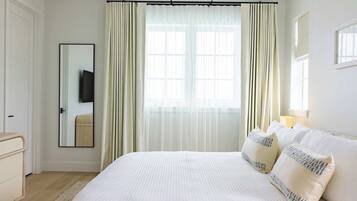 6 bedrooms, iron/ironing board, WiFi, bed sheets