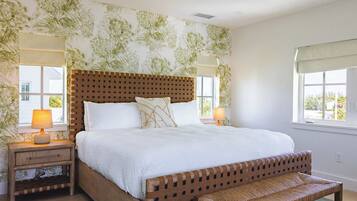 6 bedrooms, iron/ironing board, WiFi, bed sheets