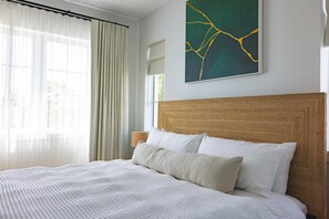 6 bedrooms, iron/ironing board, WiFi, bed sheets