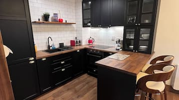 Microonde, forno, piano cottura, lavastoviglie