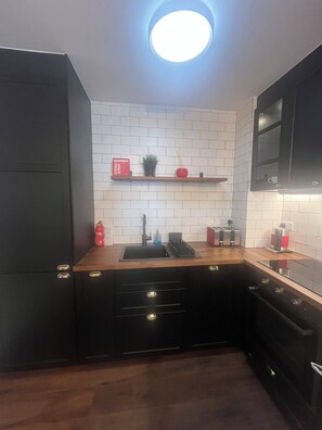Microonde, forno, piano cottura, lavastoviglie