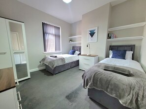 3 bedrooms, iron/ironing board, WiFi, bed sheets