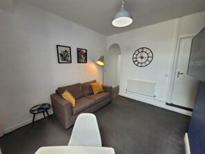 Living area - 💼 Basford House | 3BR, 2BA Home with WiFi & Smart TVs | Sleeps 5 (Stoke-on-Trent)