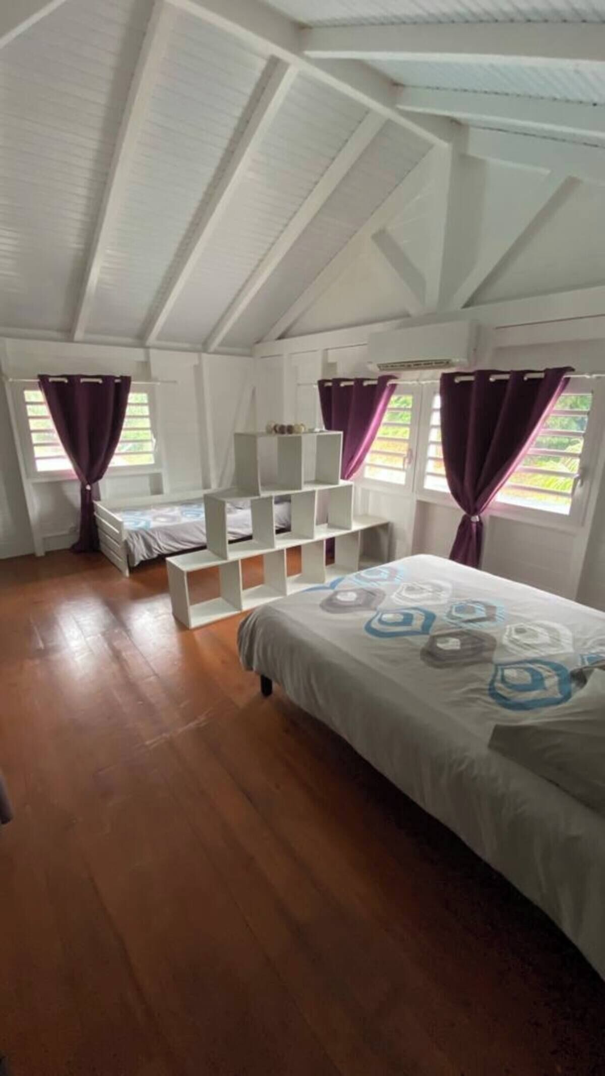 2 bedrooms, iron/ironing board, internet, bed sheets