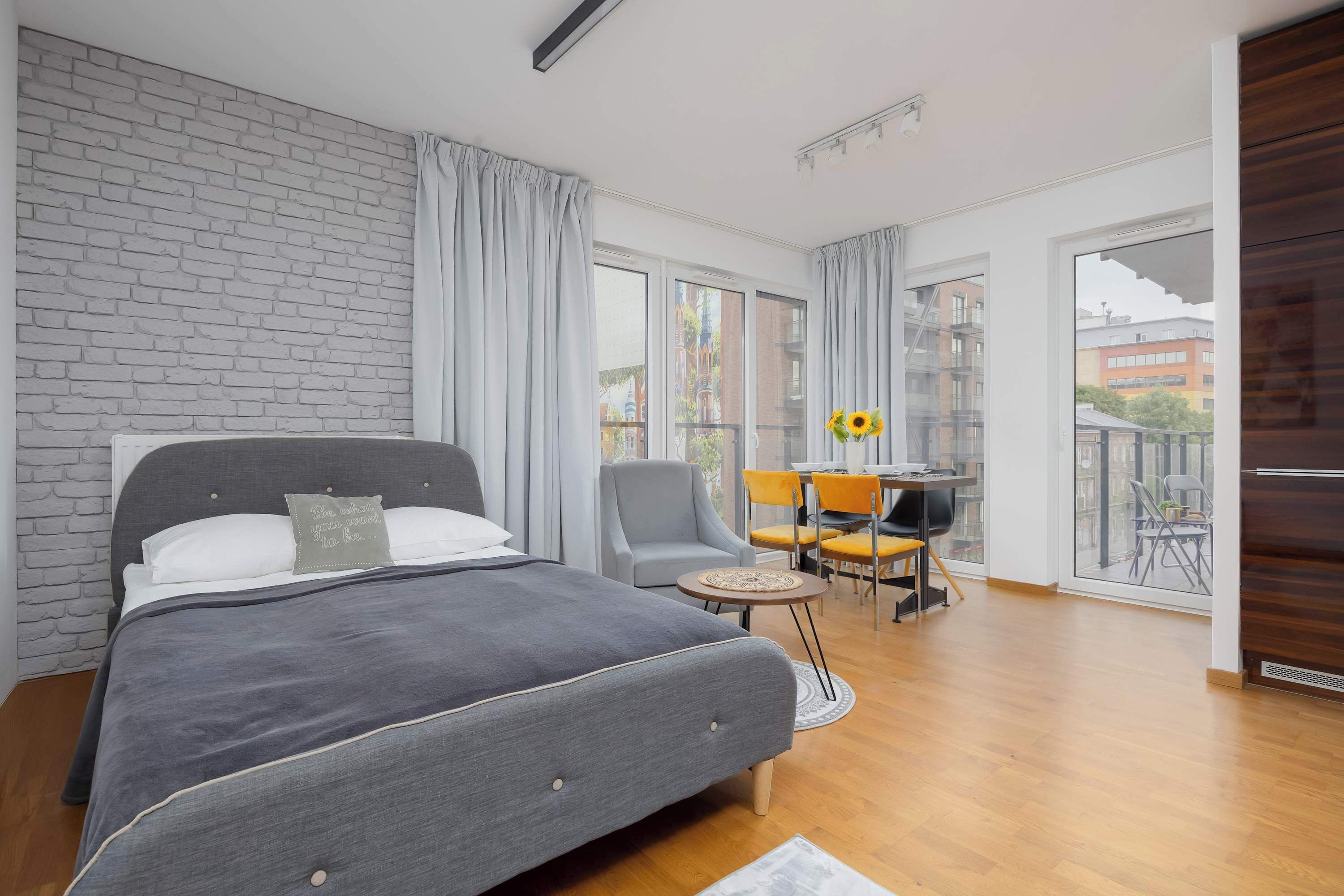 1 bedroom, desk, iron/ironing board, WiFi