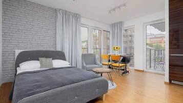 1 bedroom, desk, iron/ironing board, WiFi