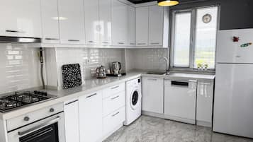 Fridge, oven, dishwasher, coffee/tea maker