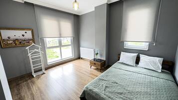 3 bedrooms, in-room safe, desk, iron/ironing board