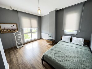 3 bedrooms, in-room safe, desk, iron/ironing board