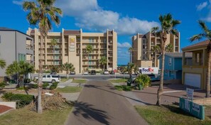 Condo, 2 quartos | Fachada
