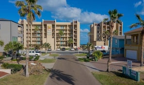 Condo, 2 quartos | Fachada