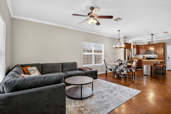 Game Day Getaway Near Texas A&m 4 Bedroom Home - Kyle Field - College Station