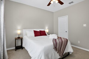 4 bedrooms, laptop workspace, iron/ironing board, free WiFi