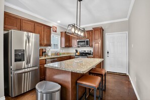 Casa, 4 habitaciones | Cocina privada | Frigorífico, horno y cafetera o tetera