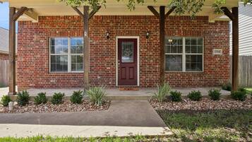Rumah, 4 kamar tidur | Detail eksterior