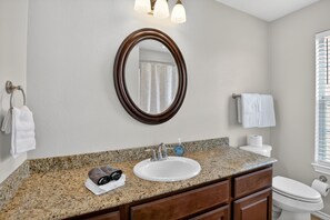 Maison, 4 chambres | Salle de bain | Serviettes fournies