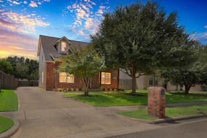 House, 4 Bedrooms | Exterior