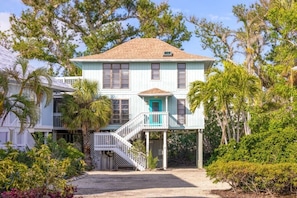 Condo, 2 Bedrooms | Exterior