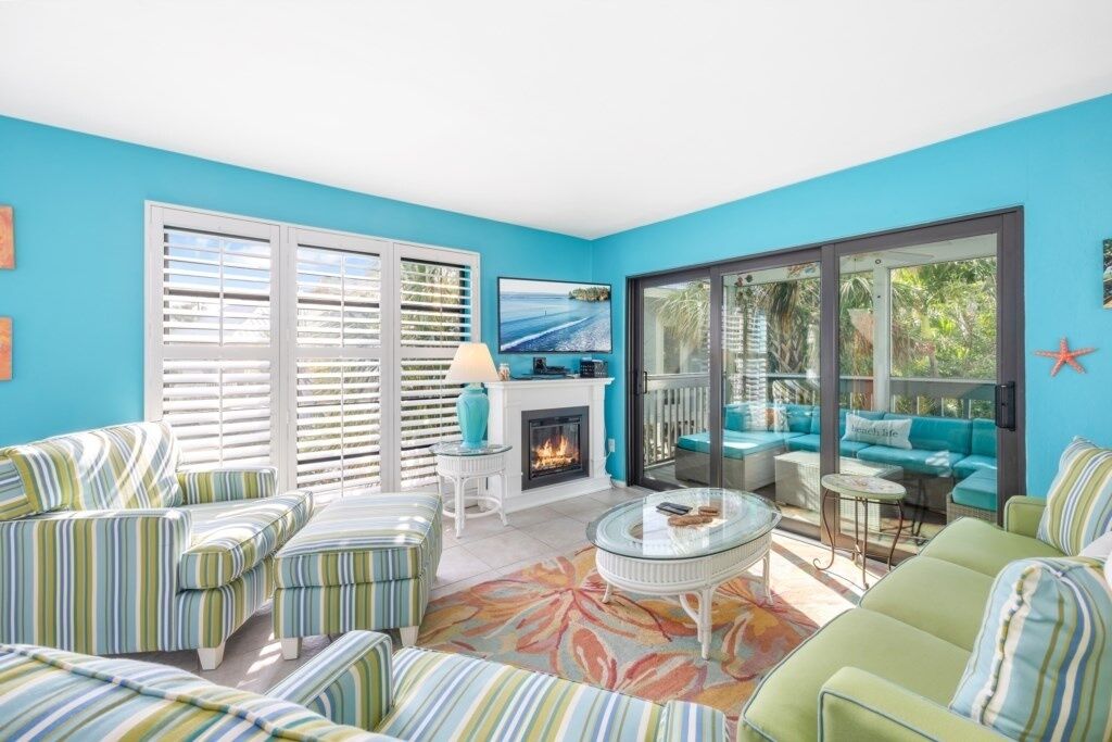 Condo, 2 Bedrooms | Living area