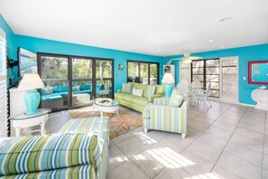 Condo, 2 Bedrooms | Living area