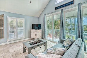 Condo, 1 Bedroom | Living area