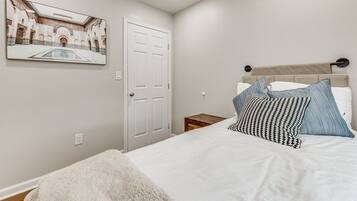 House, 5 Bedrooms | 5 bedrooms, laptop workspace, iron/ironing board, free WiFi