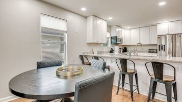 House, 5 Bedrooms | Dining