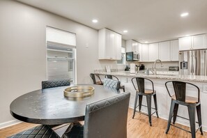 House, 5 Bedrooms | Dining