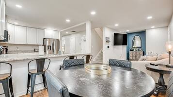 House, 5 Bedrooms | Dining