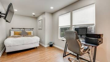 Nhà, 5 phòng ngủ | 5 phòng ngủ, khu vực làm việc phù hợp cho laptop