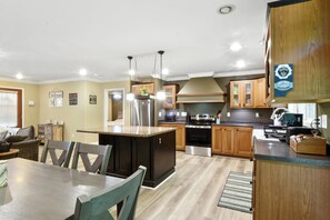 Cabin, 3 Bedrooms | Private kitchen | Fridge, oven, coffee/tea maker, toaster