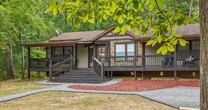 Cozy Cove Escape - Lakeside Retreat 3 Bedroom Cabin