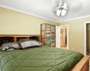 Cabin, 3 Bedrooms | 3 bedrooms, laptop workspace, free WiFi