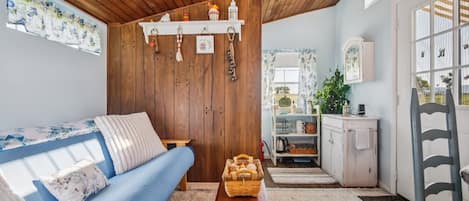 Cabin, 1 Bedroom | Living area