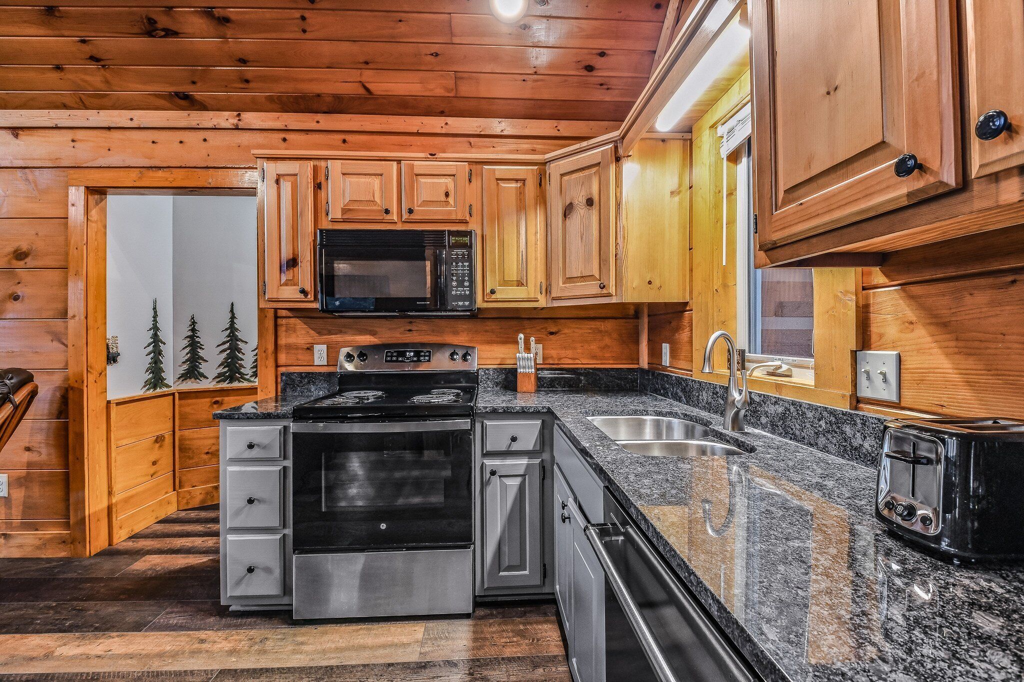 Cabin, 2 Bedrooms | Private kitchen | Fridge, oven, coffee/tea maker, toaster