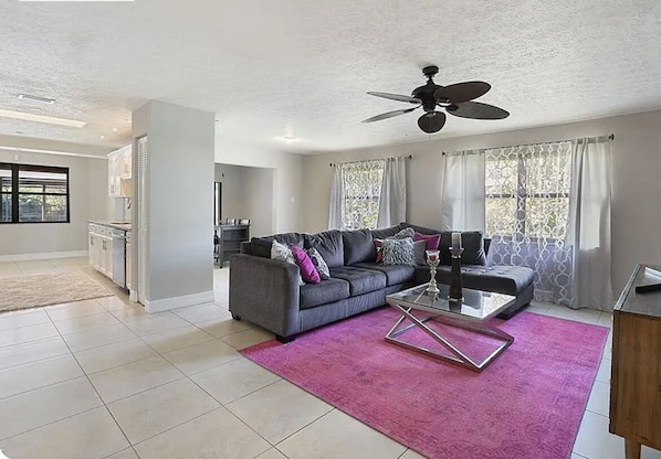 Maison, 3 chambres | Aire de séjour | Téléviseur connecté