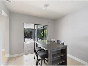 House, 3 Bedrooms | Dining