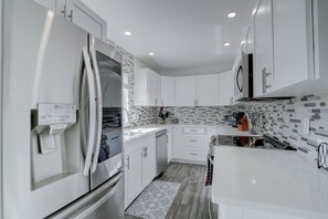 House, 3 Bedrooms | Private kitchen - Luxury Pool Dog Friendly Central To Naples And Marco Island By Sky Run Naples 3 Bedroom Home (Naples)