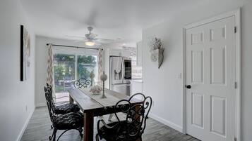 House, 3 Bedrooms | Dining