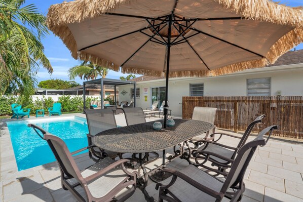 House, 3 Bedrooms | Outdoor dining - Luxury Pool Dog Friendly Central To Naples And Marco Island By Sky Run Naples 3 Bedroom Home (Naples)
