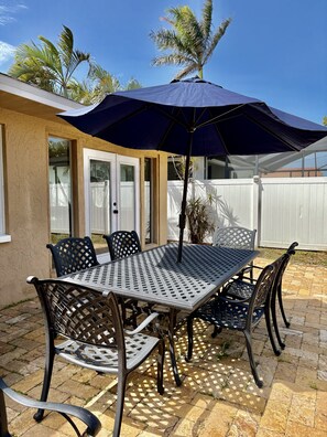 House, 3 Bedrooms | Outdoor dining