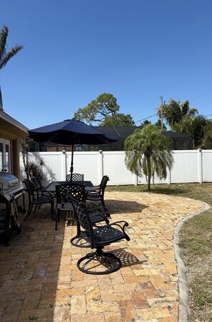House, 3 Bedrooms | Outdoor dining