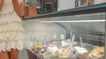 House, 3 Bedrooms | Dining