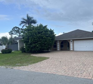 House, 3 Bedrooms | Exterior