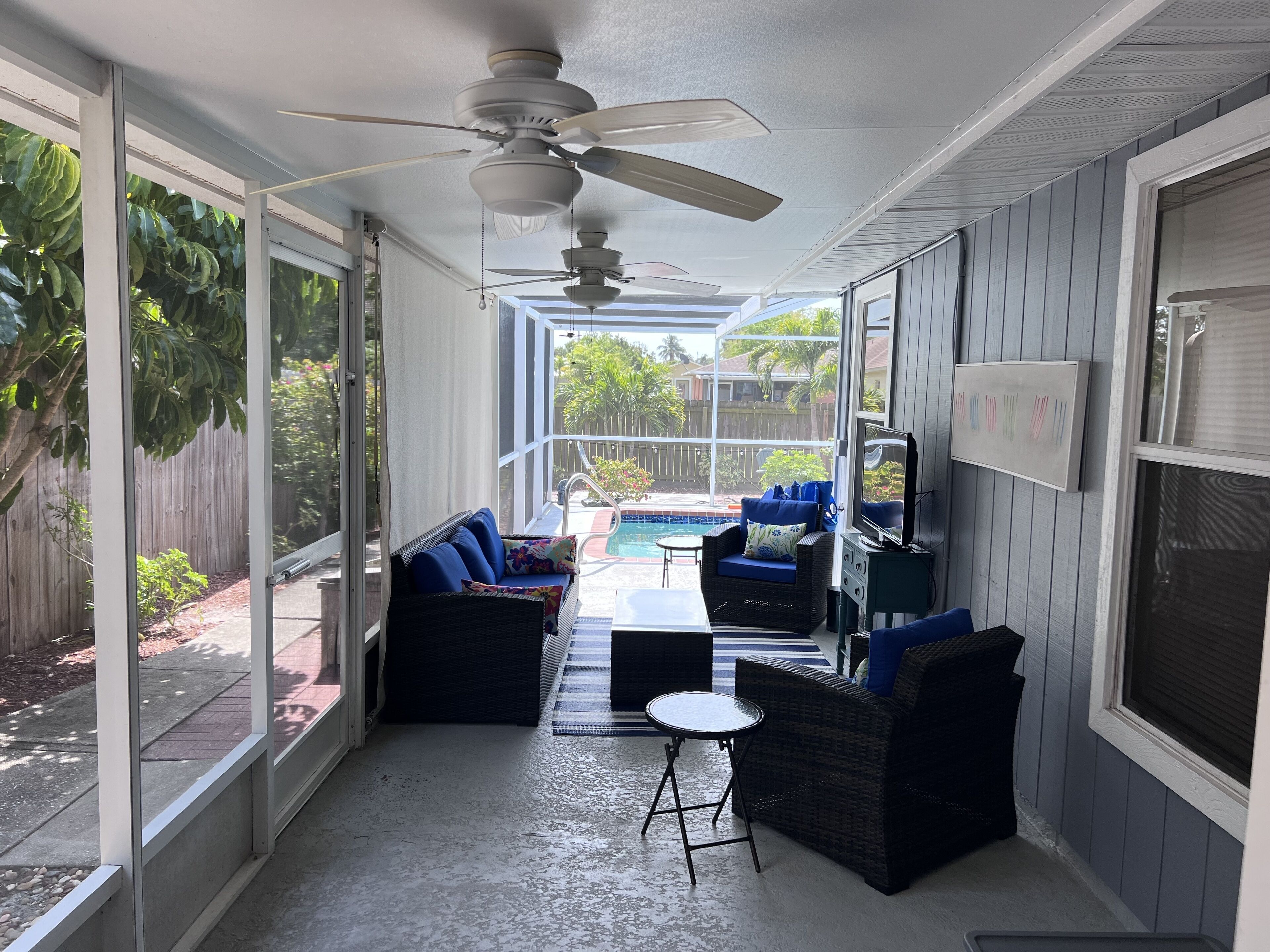 ハウス 4 ベッドルーム | リビング エリア | スマートテレビ