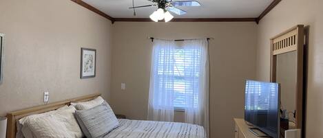 House, 4 Bedrooms | 4 bedrooms, laptop workspace, iron/ironing board, free WiFi
