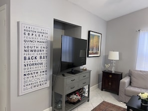 House, 4 Bedrooms | Living area