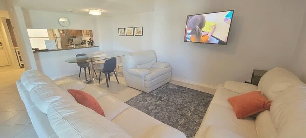 Condo, 2 Bedrooms | Living area