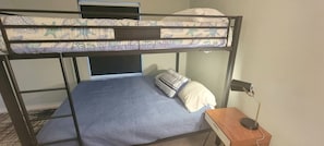Condo, 2 phòng ngủ | 2 phòng ngủ, bàn ủi/dụng cụ ủi quần áo